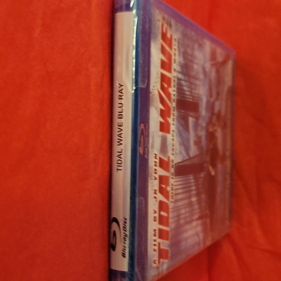 🌲 NWT Tidal Wave Blu-ray movie film - Picture 4 of 5